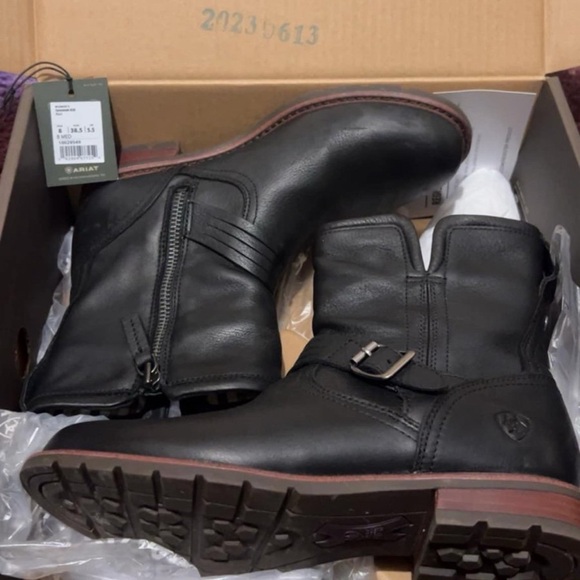 Women’s Ariat Boots - Picture 1 of 4